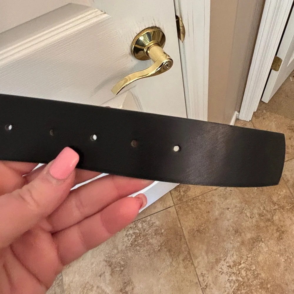 Elegant Black Leather Belt with Gold Buckle Women’s Medium/Large Wardrobe Basic